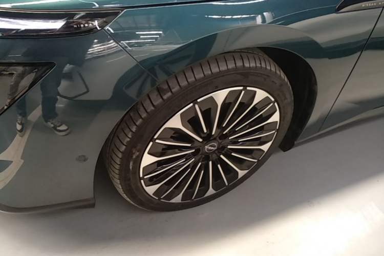 Used Nissan N7 2025 510 Max Exterior 4