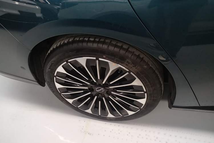 Used Nissan N7 2025 510 Max Exterior 5