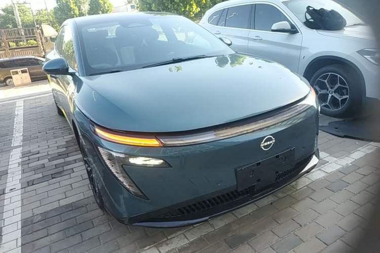 Used Nissan N7 2025 625 Max Front Right 45 Deg