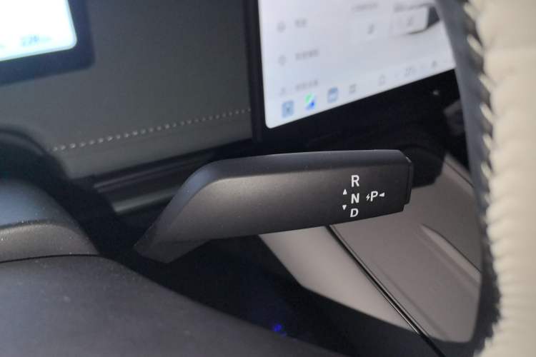 Used Nissan N7 2025 510 Pro Gear Lever