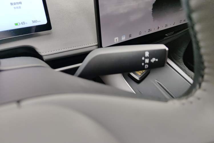 Used Nissan N7 2025 625 Max Gear Lever