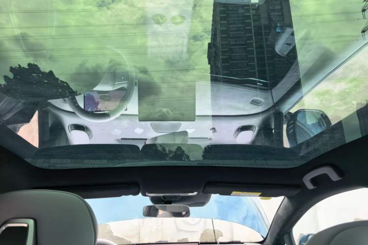 Used Nissan N7 2025 625 Max Headliner