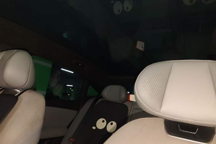 Used Nissan N7 2025 625 Max Headliner