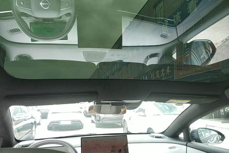 Used Nissan N7 2025 625 Max Headliner