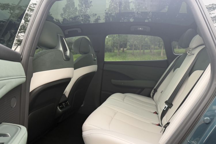 Used Nissan N7 2025 625 Max Interior 1