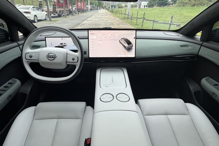 Used Nissan N7 2025 625 Max Interior 2