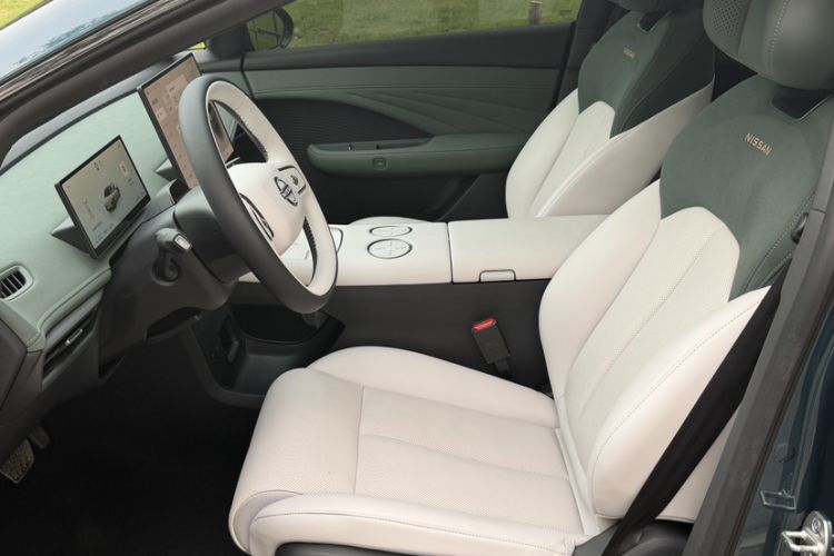 Used Nissan N7 2025 625 Max Interior 3