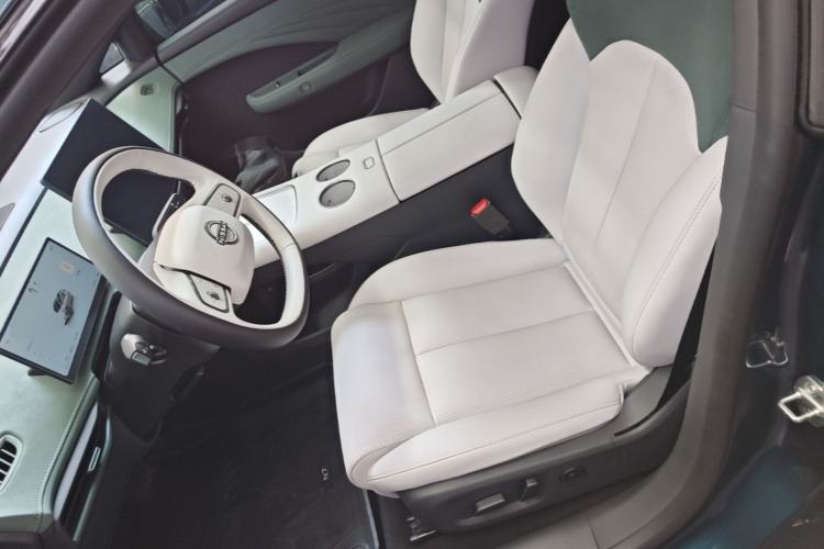 Used Nissan N7 2025 625 Pro Left Front Seat