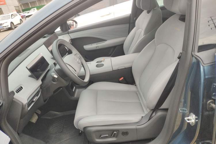 Used Nissan N7 2025 625 Max Left Front Seat