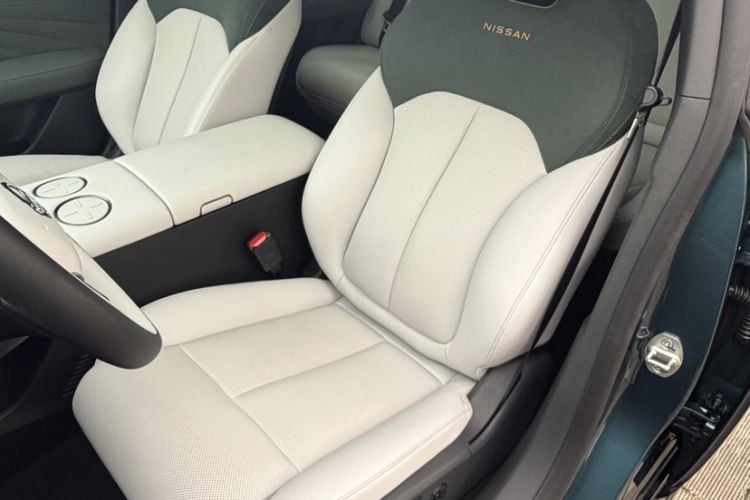 Used Nissan N7 2025 625 Max Left Front Seat