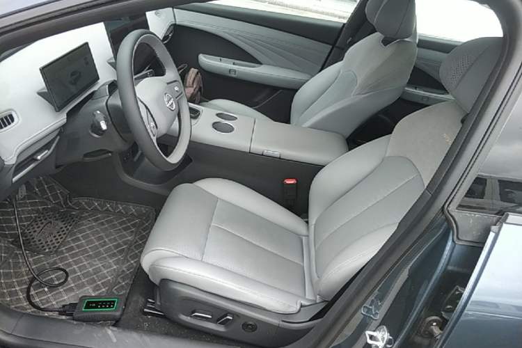 Used Nissan N7 2025 625 Max Left Front Seat