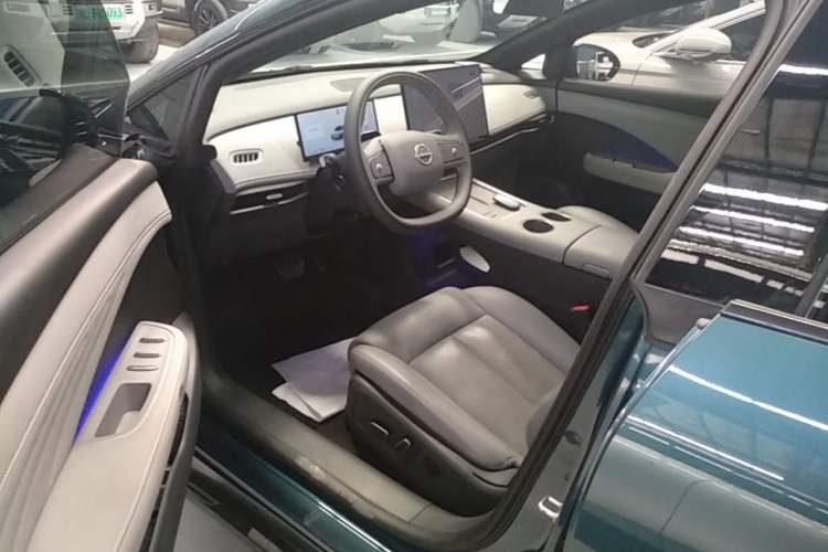 Used Nissan N7 2025 510 Max Left Front Seat