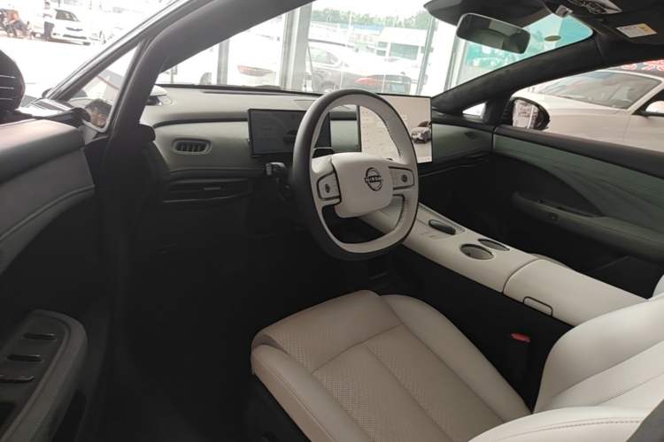 Used Nissan N7 2025 510 Max Left Front Seat