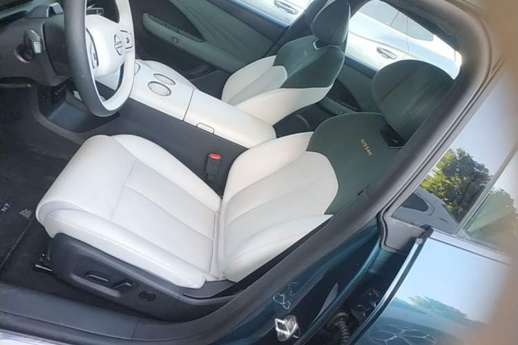 Used Nissan N7 2025 625 Max Left Front Seat