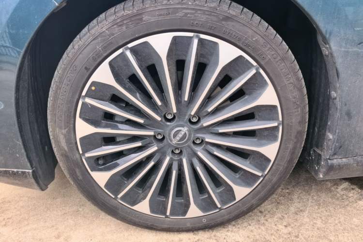 Used Nissan N7 2025 625 Max Left Front Wheel Hub