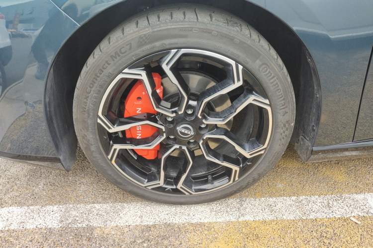 Used Nissan N7 2025 625 Max Left Front Wheel Hub