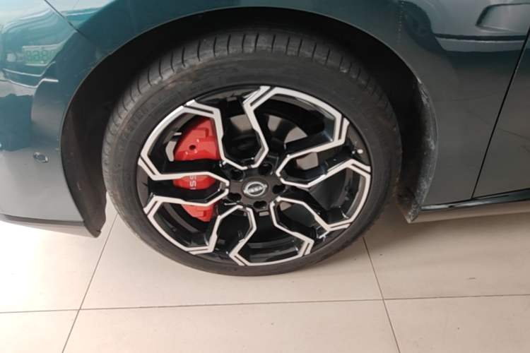 Used Nissan N7 2025 510 Max Left Front Wheel Hub