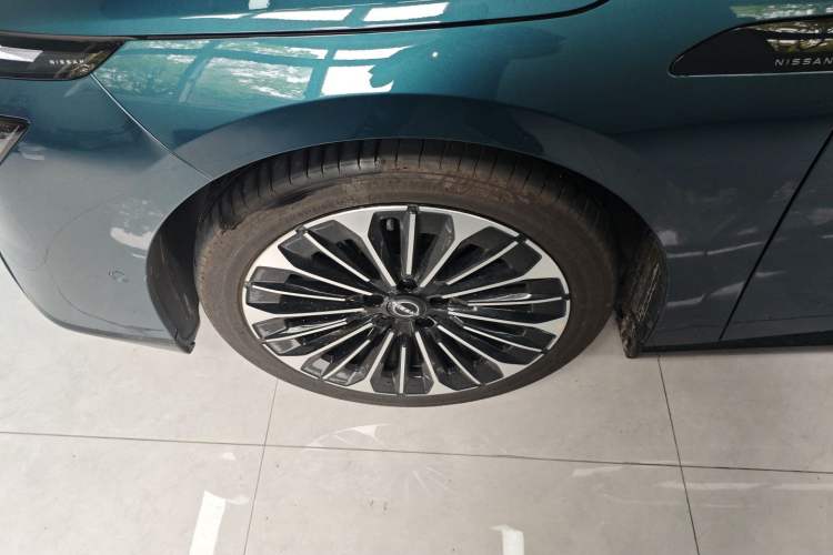 Used Nissan N7 2025 625 Max Left Front Wheel Hub