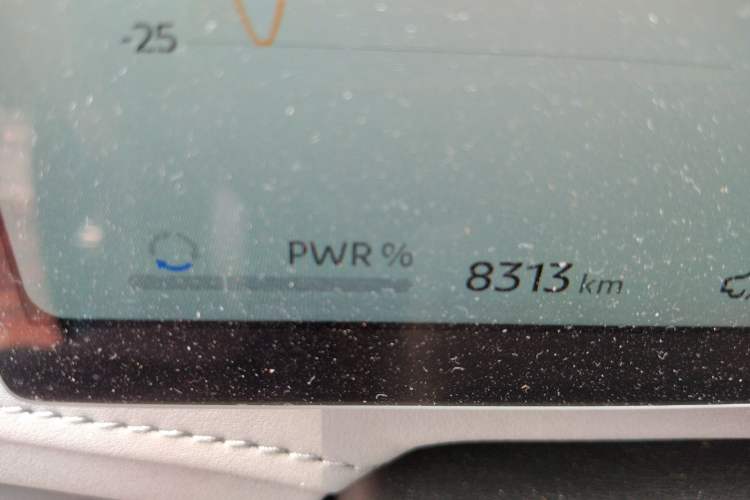Used Nissan N7 2025 510 Pro Odometer Close Up