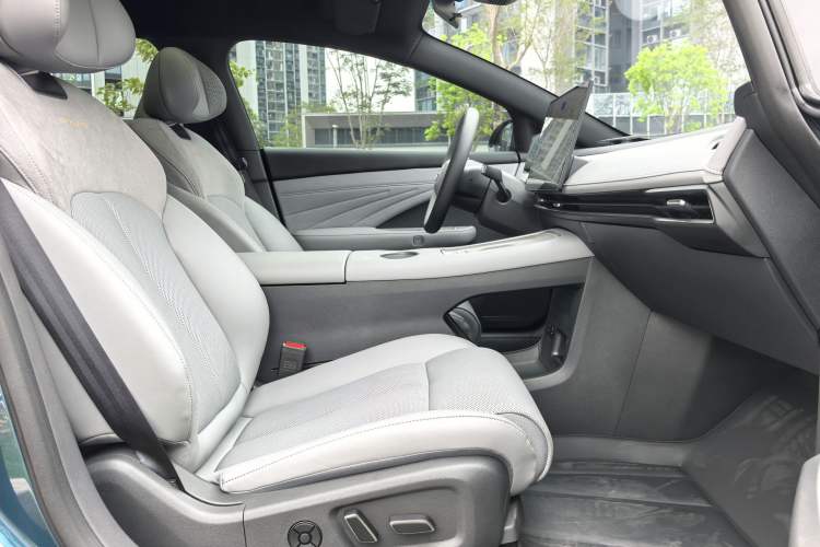 Used Nissan N7 2025 510 Pro Right Front Seat