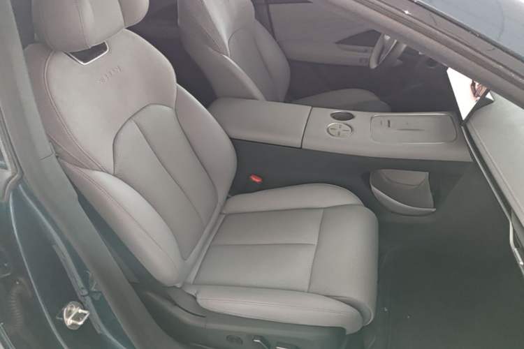 Used Nissan N7 2025 510 Max Right Front Seat