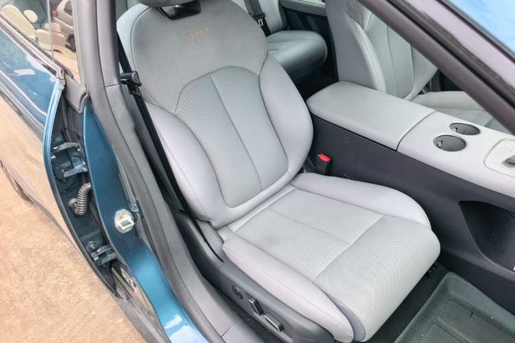 Used Nissan N7 2025 625 Max Right Front Seat