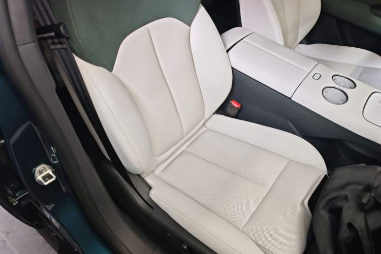 Used Nissan N7 2025 625 Pro Right Front Seat