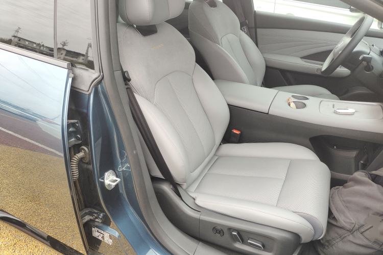 Used Nissan N7 2025 625 Max Right Front Seat