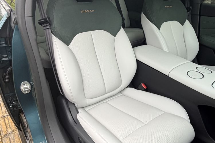 Used Nissan N7 2025 625 Max Right Front Seat