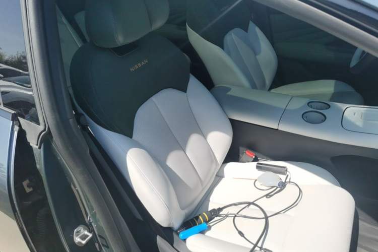 Used Nissan N7 2025 625 Max Right Front Seat