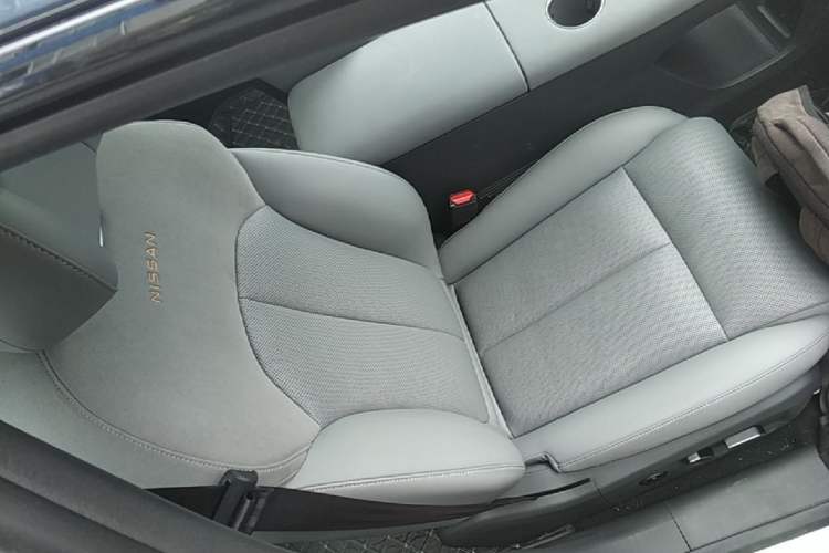 Used Nissan N7 2025 625 Max Right Front Seat