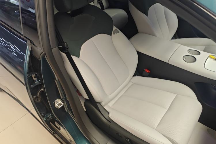 Used Nissan N7 2025 625 Max Right Front Seat