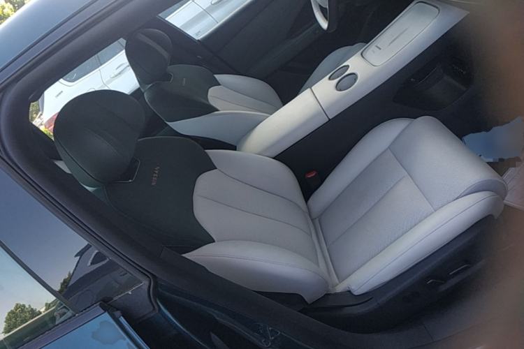 Used Nissan N7 2025 625 Max Right Front Seat