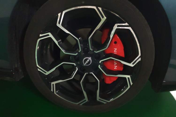 Used Nissan N7 2025 625 Max Right Front Wheel Hub