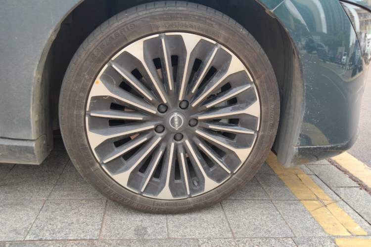 Used Nissan N7 2025 510 Pro Right Front Wheel Hub