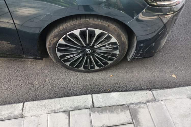 Used Nissan N7 2025 625 Pro Right Front Wheel Hub