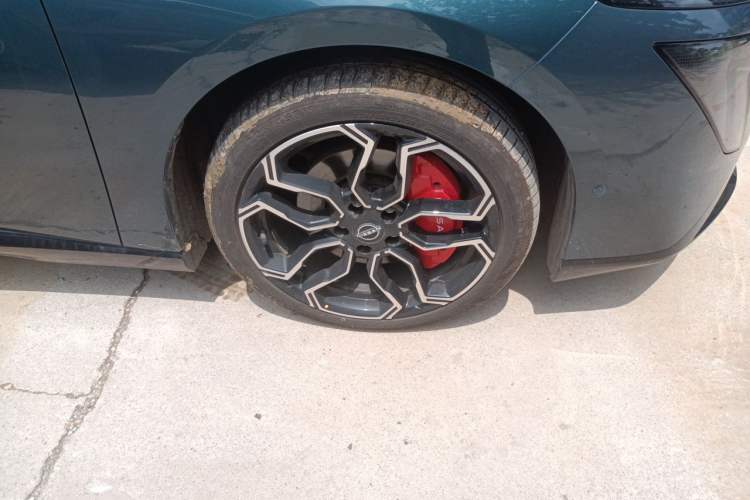 Used Nissan N7 2025 510 Max Right Front Wheel Hub