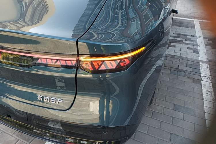 Used Nissan N7 2025 625 Max Right Rear Taillight