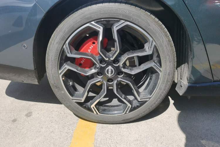 Used Nissan N7 2025 625 Max Right Rear Wheel Hub