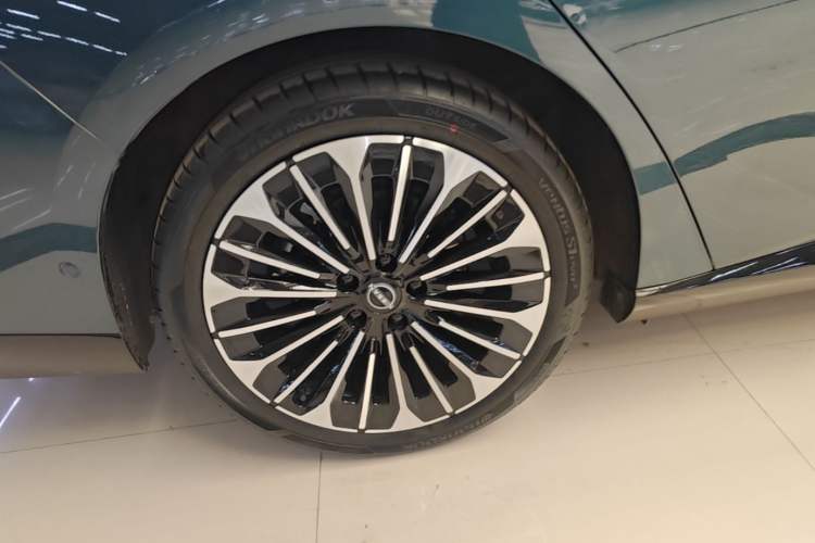 Used Nissan N7 2025 625 Max Right Rear Wheel Hub