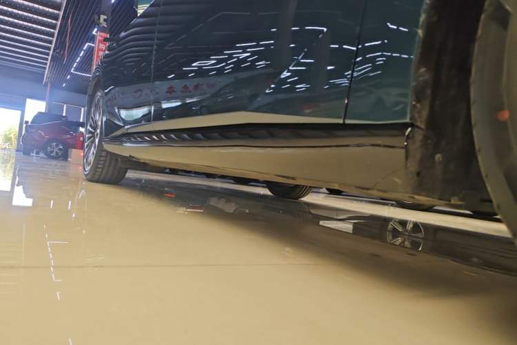 Used Nissan N7 2025 625 Max Right Side Sill
