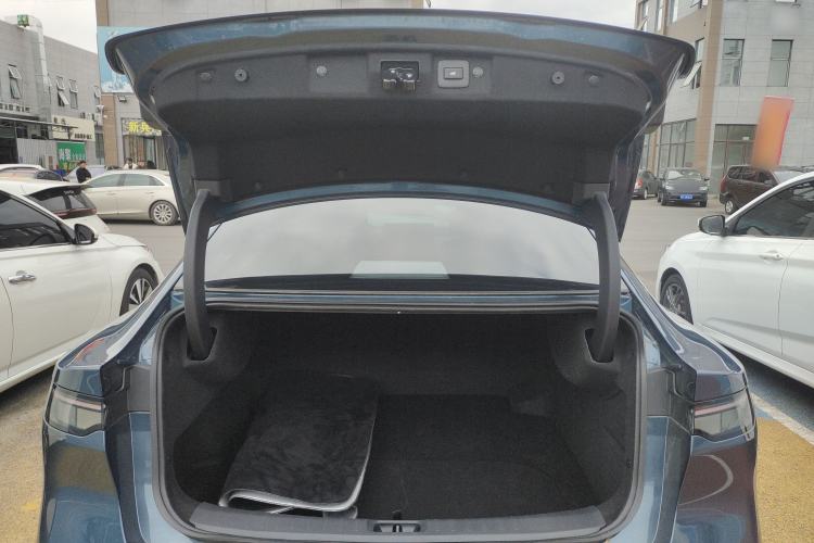 Used Nissan N7 2025 625 Max Trunk