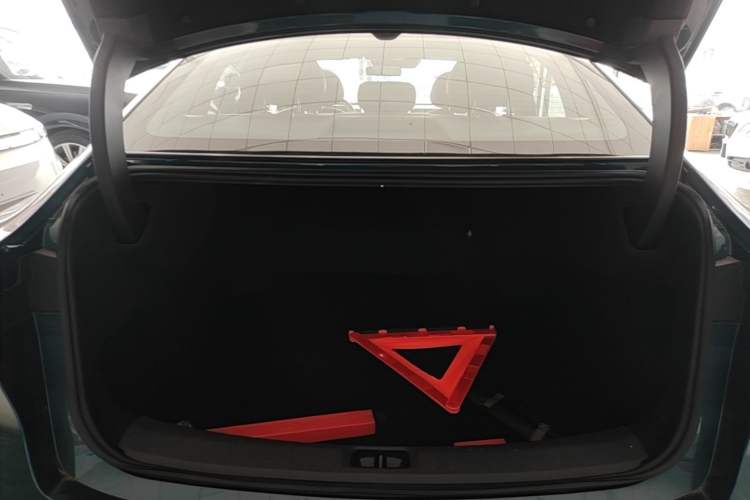 Used Nissan N7 2025 510 Max Trunk