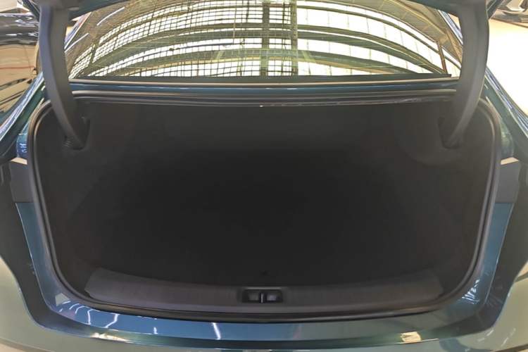 Used Nissan N7 2025 625 Max Trunk