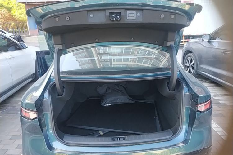 Used Nissan N7 2025 625 Max Trunk