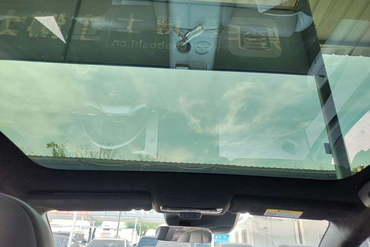 Used Nissan N7 2025 625 Max Headliner