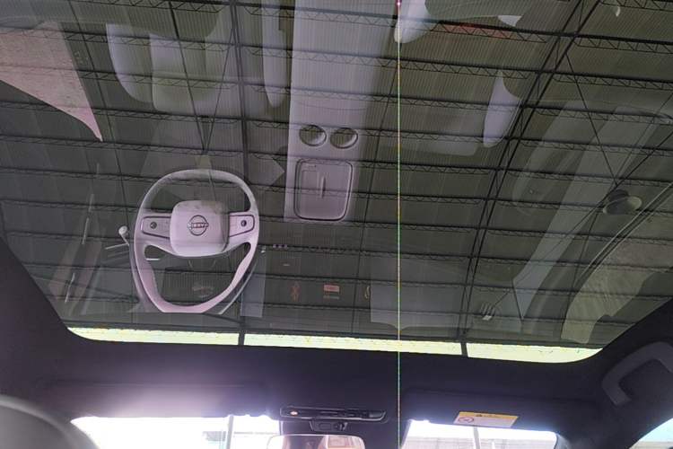 Used Nissan N7 2025 625 Max Headliner