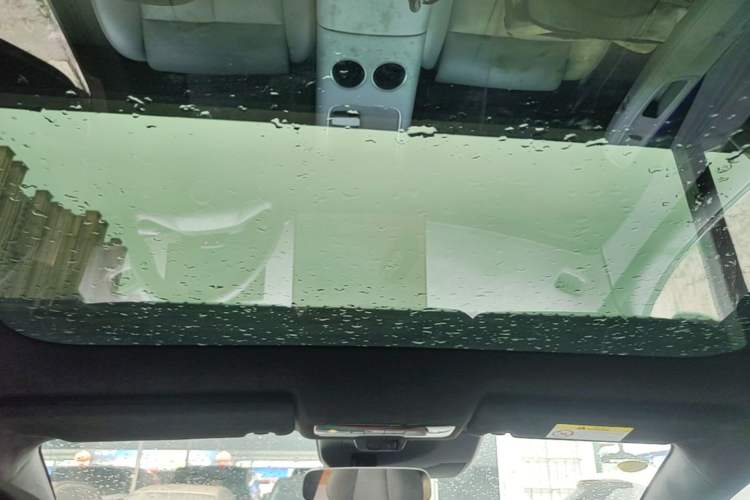 Used Nissan N7 2025 625 Max Headliner