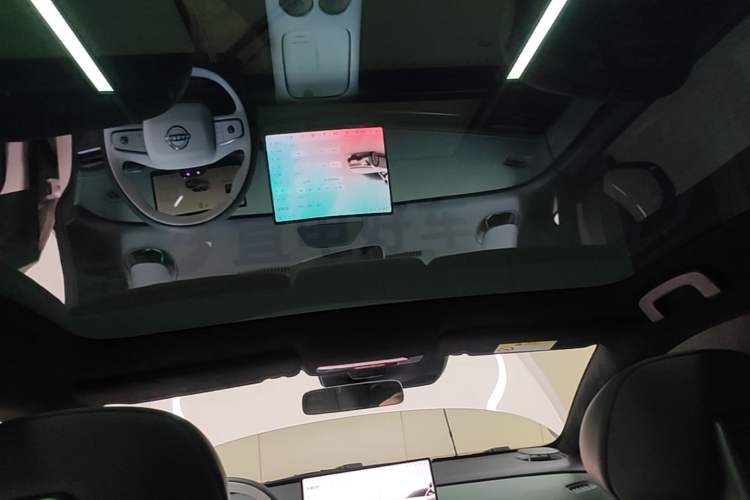 Used Nissan N7 2025 625 Pro Headliner