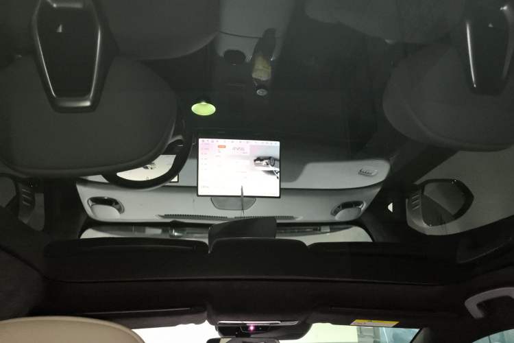 Used Nissan N7 2025 625 Max Headliner